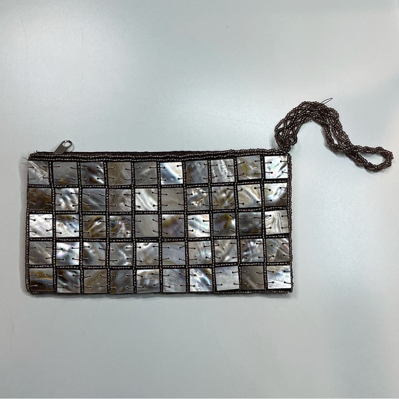 Wristlet clutch purse - Mother of Pearls - Handmade - Hawaii - Picture 2 of 5